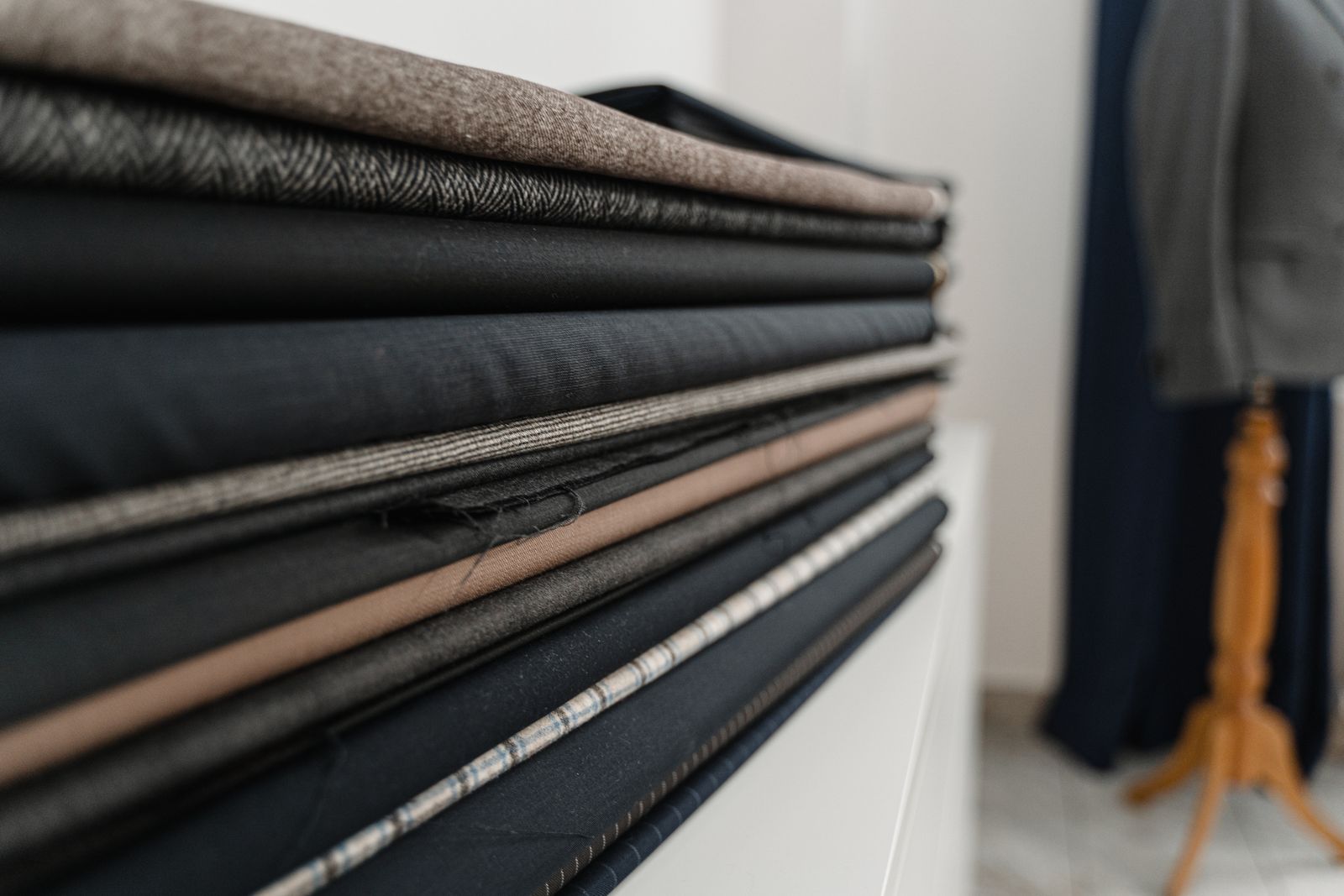 Fine tailoring and clothing details